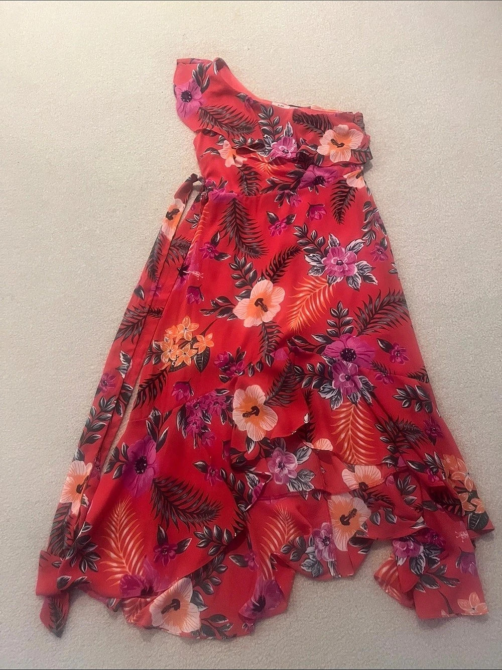 Mi Ami Floral One-Shoulder Dress in Red